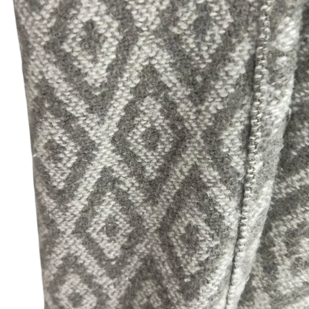 Textels Penedo Fine Linens Portugal Cozy Diamond Pattern‎ Throw Blanket Fringe